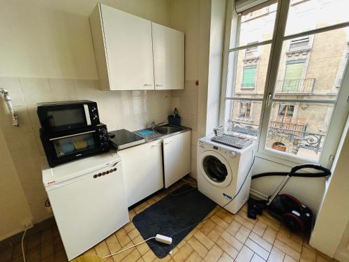 Living room, apartment, bedroom, excellent access