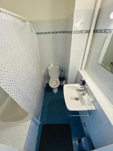 Living room, apartment, bedroom, excellent access