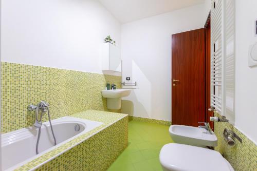Navigli Apartment for 7 - Metro 100m - I-Host