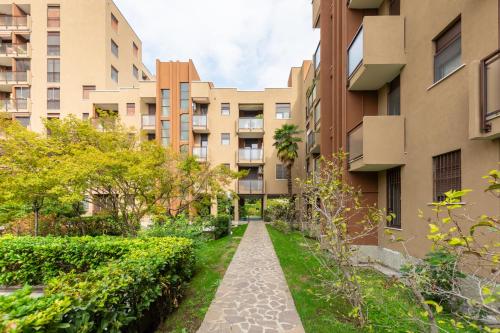 Navigli Apartment for 7 - Metro 100m - I-Host