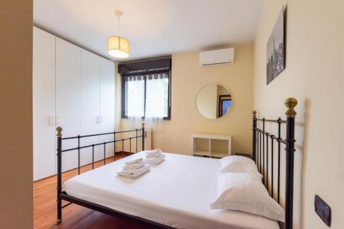 Navigli Apartment for 7 - Metro 100m - I-Host