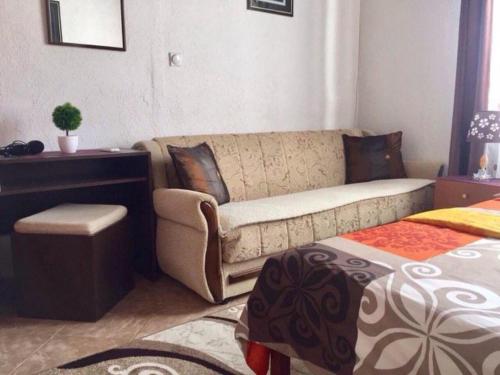 a living room with a couch and a bed at Apartments Zuto in Ulcinj