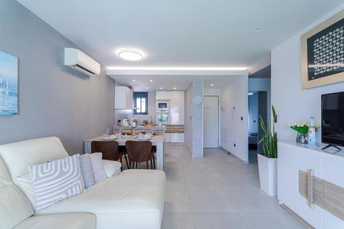 Luxury Penthouse with private Rooftop Terrace, Pool, Punta Prima, Torrevieja