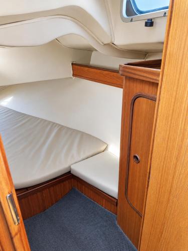 Sleep aboard a sailing boat in Lisbon