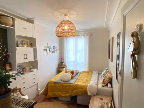 Charming Parisian cocoon with piano