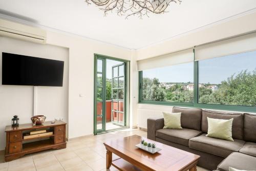 Family Villas Magic Media Resort with Private Heated Pool, Playground, Basketball & Game Room