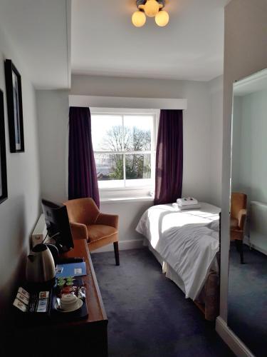 Katil atau katil-katil dalam bilik di Anglesey Hotel