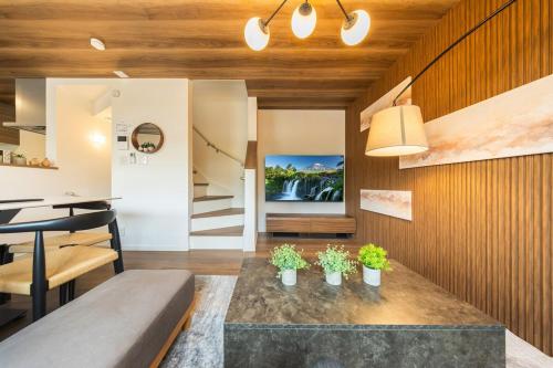 Convenient access to Haneda Airport, 15 mins to Haneda Airport, 7 mins walk from Keikyu Kamata Station, For up to 8 people