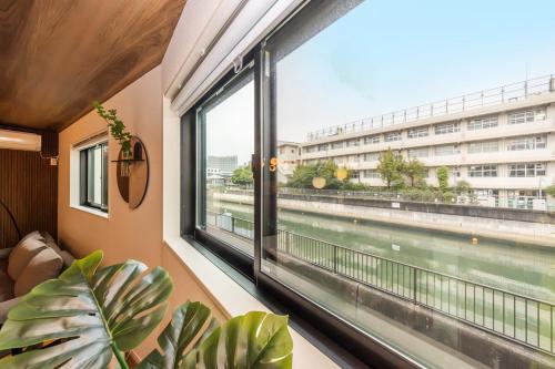 Convenient access to Haneda Airport, 15 mins to Haneda Airport, 7 mins walk from Keikyu Kamata Station, For up to 8 people