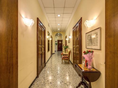 a corridor of a hallway with a hallway at Hotel Labelle in Rome
