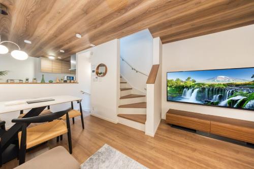Convenient access to Haneda Airport, 15 mins to Haneda Airport, 7 mins walk from Keikyu Kamata Station, For up to 8 people