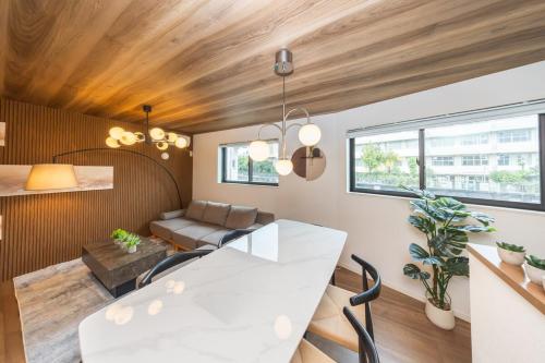 Convenient access to Haneda Airport, 15 mins to Haneda Airport, 7 mins walk from Keikyu Kamata Station, For up to 8 people