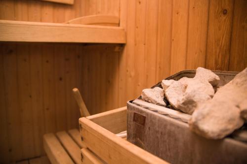 a box of rocks sitting in a sauna at Hotel Morskie Oko in Jurata