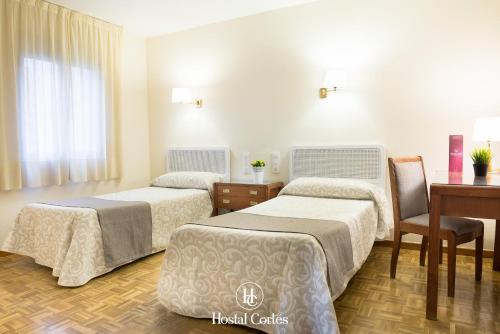 Postel nebo postele na pokoji v ubytování Hostal Cortes