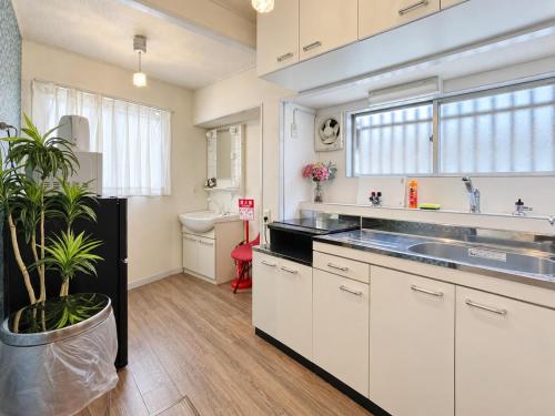 East Shin-Osaka Hotel Apartment