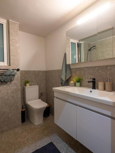 Urban Glow - Central 2BR