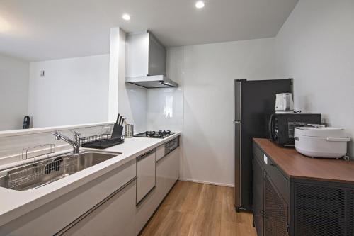 New! Spacious 3-Story Home! 旅タイム-岸里夏也 4ベッドルーム 10名宿泊可 桜通りすぐ 駐車場あり