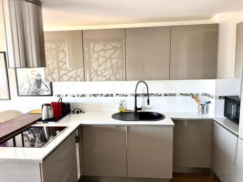 Studio vue mer et piscine Cannes 4 personnes