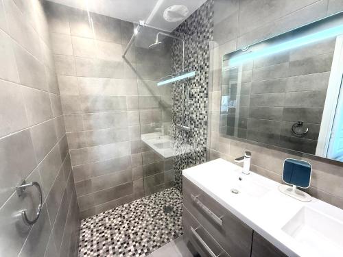Studio vue mer et piscine Cannes 4 personnes