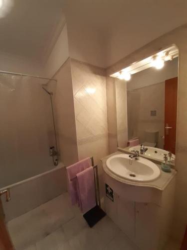 Apartamento - Condomínio privado - Piscina e Garagem