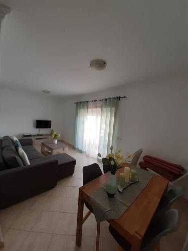 Apartamento - Condomínio privado - Piscina e Garagem