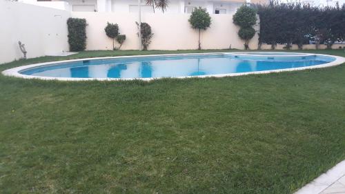 Apartamento - Condomínio privado - Piscina e Garagem