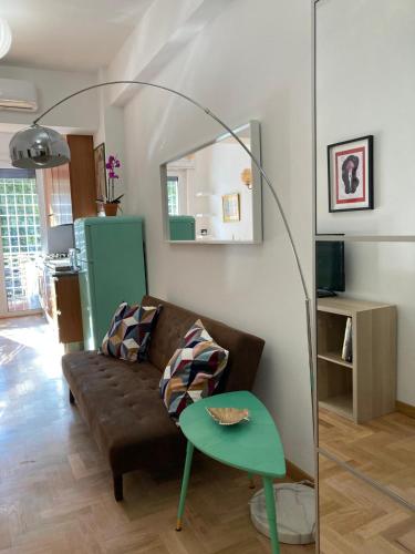 Aventino-Piramide Quiet Studio with Garden-View Terrace