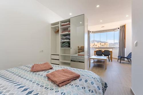 Seaview Apartment with WiFi Steps to Beach