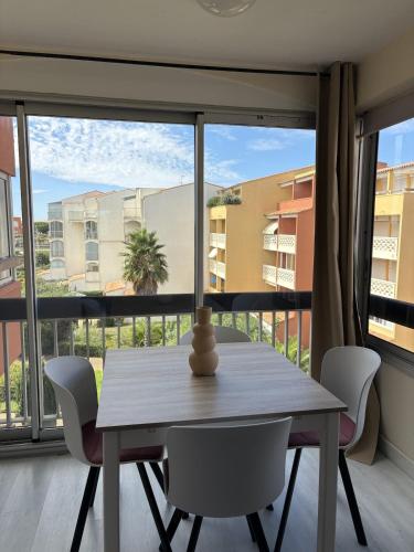 Charmant T2 avec loggia - Port Malfato - Rénové et lumineux