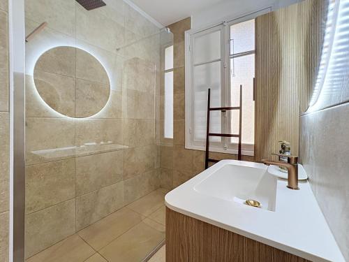 Large 2 bedroom apartment, Close to Promenade des Anglais