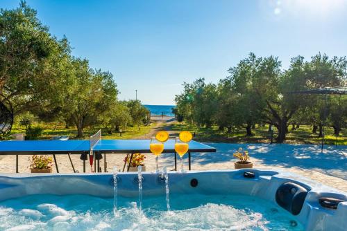 Villa Grioni, beach front villa with jacuzzi
