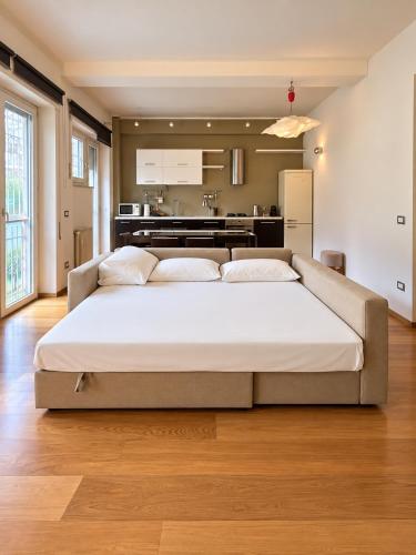 Acquedotti Contemporary Flat