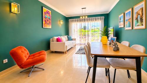 Lagos Pop Art | Piscina, Design e Central