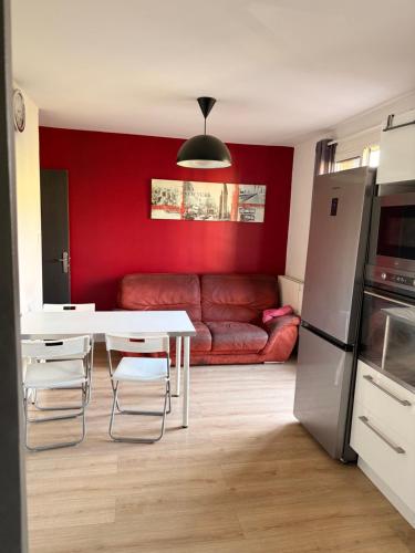 Chambre Privée Spacieuse dans un Appartement Partagé ,Parking Gratuit, Résidence Fermée