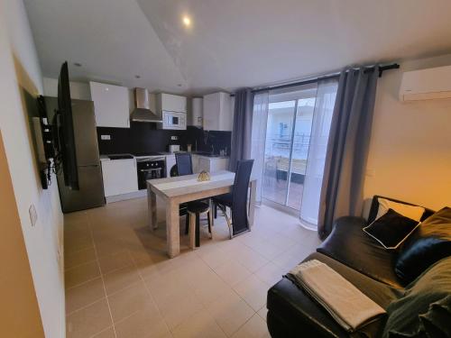 Relaxing 2 bed apartment near Falesia Beach