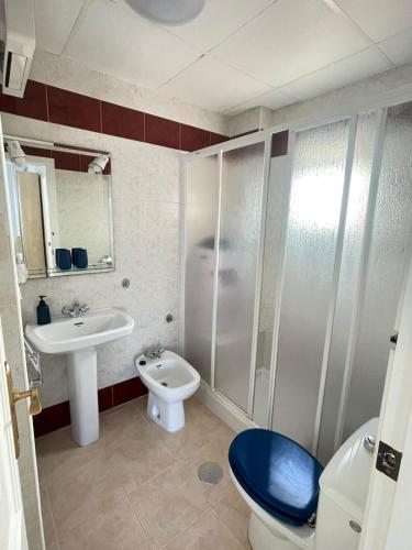 Torrevieja Seaside Apartment with Pool & Balcony