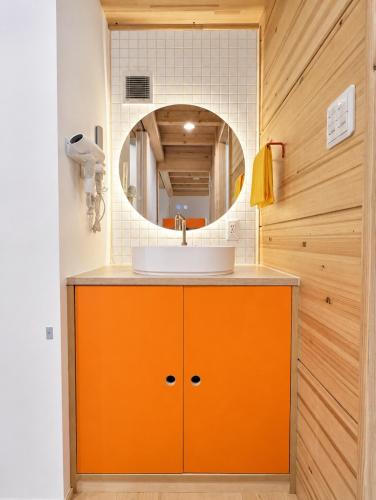 FLAT 04 Amber