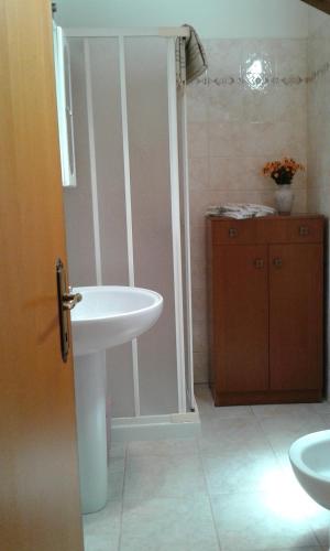 Ein Badezimmer in der Unterkunft Appartamento il Bosco