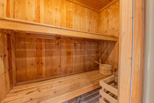 Le Cristal MB1 Mont-Blanc View, Pool, Private Sauna & Parking - Happy Rentals