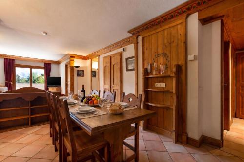 Le Cristal MB1 Mont-Blanc View, Pool, Private Sauna & Parking - Happy Rentals