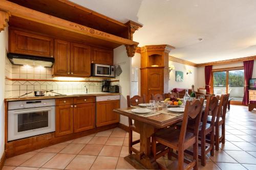 Le Cristal MB1 Mont-Blanc View, Pool, Private Sauna & Parking - Happy Rentals