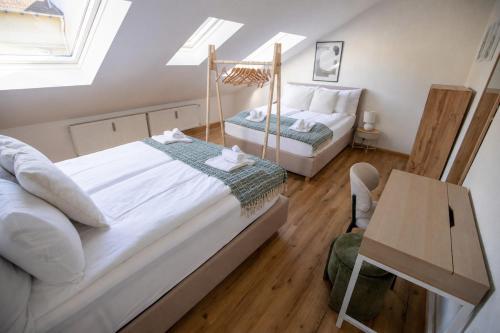 Bright Apartment in central Basel - Special WHITE RABBIT 32 Apartment, Basel, up to 6 guests