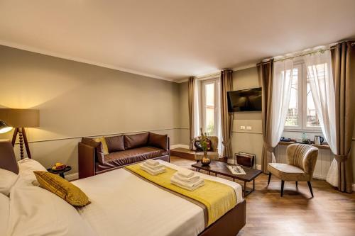 Postel nebo postele na pokoji v ubytování Charme Spagna Boutique Hotel