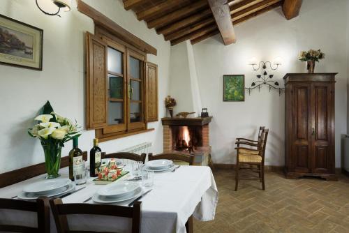 Reštaurácia alebo iné gastronomické zariadenie v ubytovaní Romitorio di Castiglione del Lago