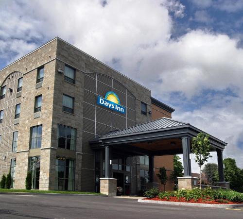 a building with a sign on the front of it at Days Inn by Wyndham Levis in Lévis