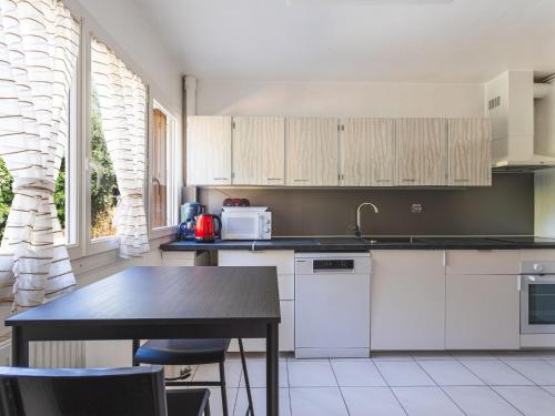 Apartment Les Roches Fleuries-2 by Interhome