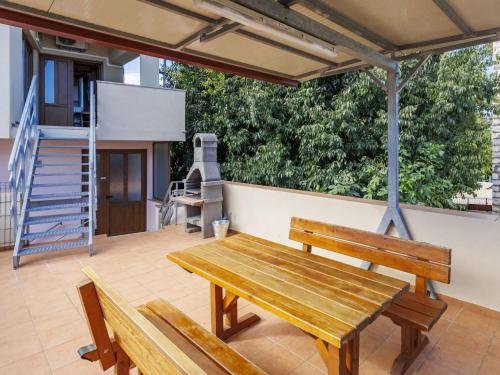 Apartment Valentina by Interhome