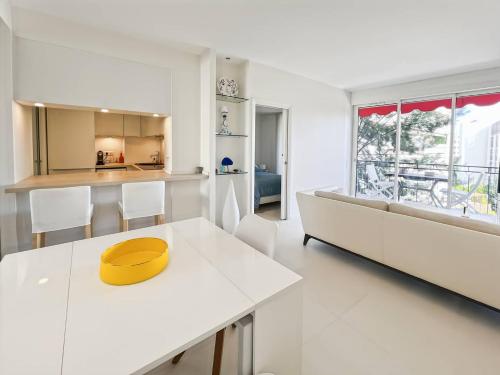 BEL APPARTEMENT 2 COUCHAGES AVEC TERRASSE CENTRE VILLE CANNES