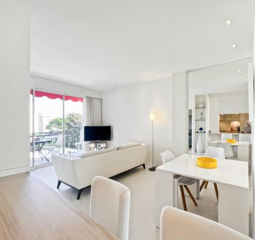 BEL APPARTEMENT 2 COUCHAGES AVEC TERRASSE CENTRE VILLE CANNES