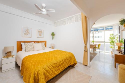 Al Andalus Torremolinos - Bright Coastal Apartment near La Carihuela, Restaurants & Centre
